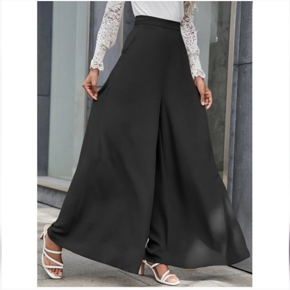 Vintage Pants - 🇨🇦*** Vintage Black Palazzo / Made in Canada